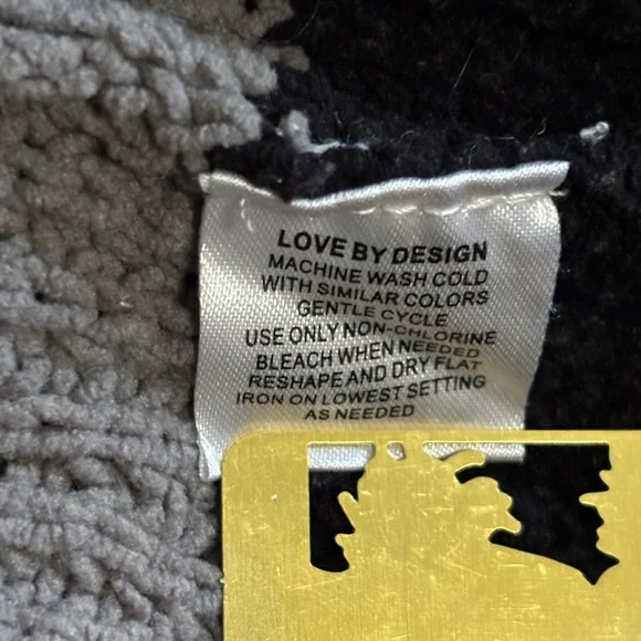 Love By Design Neutral Stripe V-Neck Sweater Size M - Picture 8 of 8